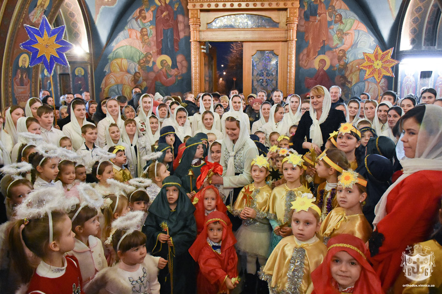 Три сотні подарунків за колядки отримали дітки на Різдво Христове від митрополита Симеона