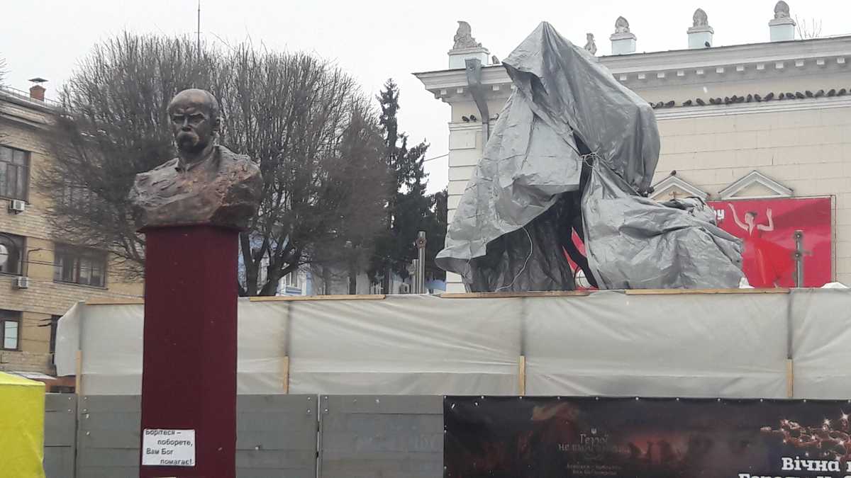 Перші фото «Дерева Свободи», яке попри протести, відкриють у Вінниці 23 лютого о 10-й ранку…