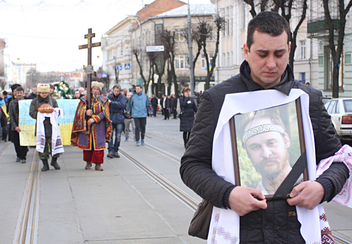 23 лютого 2014 року Вінниця прощалася з Максимом Шимком, чоловіком, який загинув на Майдані у Києві (фоторепортаж)