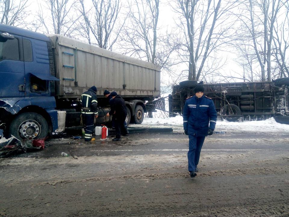 Дві жінки загинули у зіткненні “ВАЗ” та вантажівки на літинській трасі