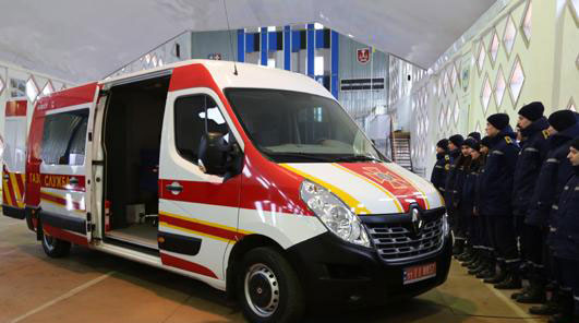 Унікальний спецавтомобіль подарували Вінницькому училищу рятувальників