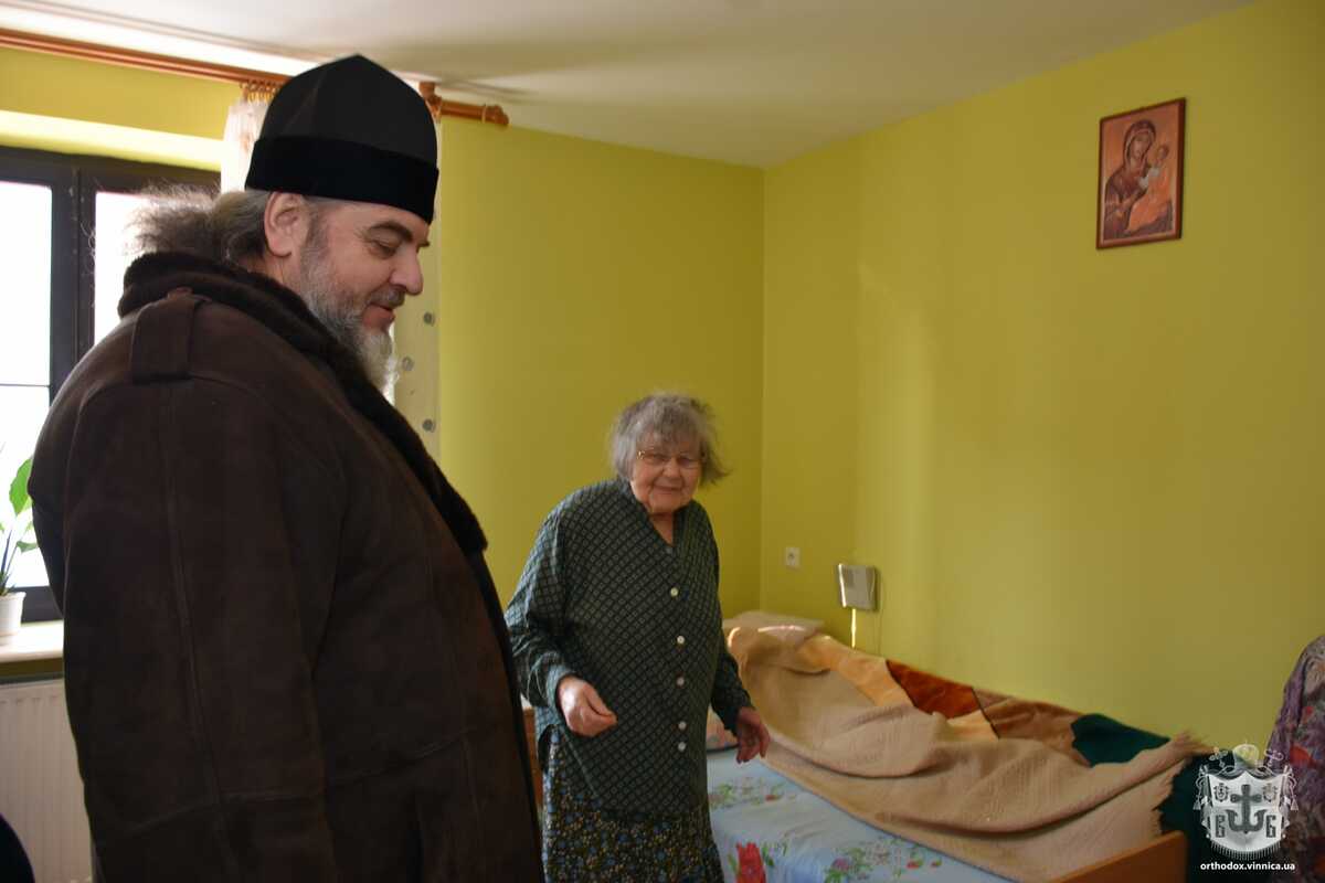 Митрополит Симеон у Польщі відвідав будинок престарілих і концтабір військовополонених