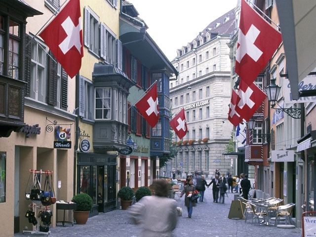 Платити чи не платити податки — вирішуватимуть швейцарці