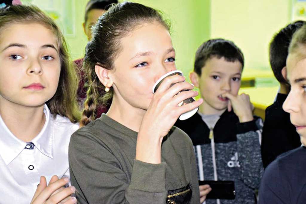 Склянка молока врятує школярів від хвороб