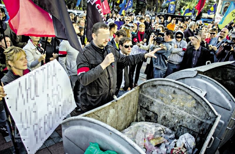 Селищного голову у сміттєвий бак обіцяють кинути громадські активісти Браїлова