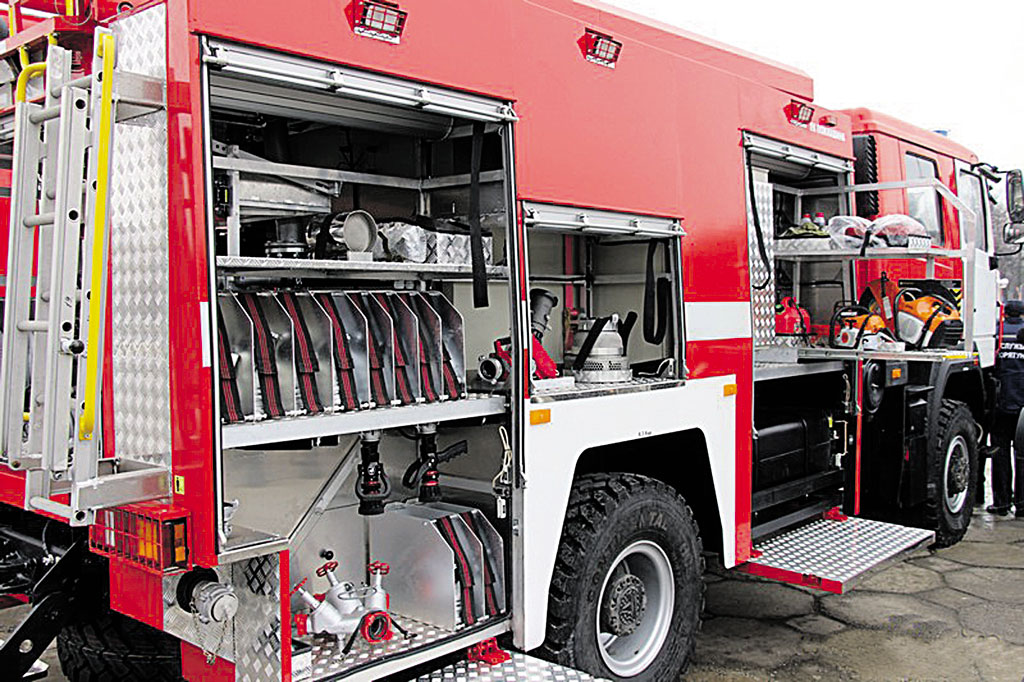 Обласні рятувальники отримали п’ять пожежних машин