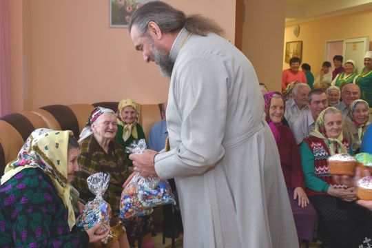 Найстарший будинок-інтернат на Вінниччині відвідав митрополит Симеон у Великодні дні