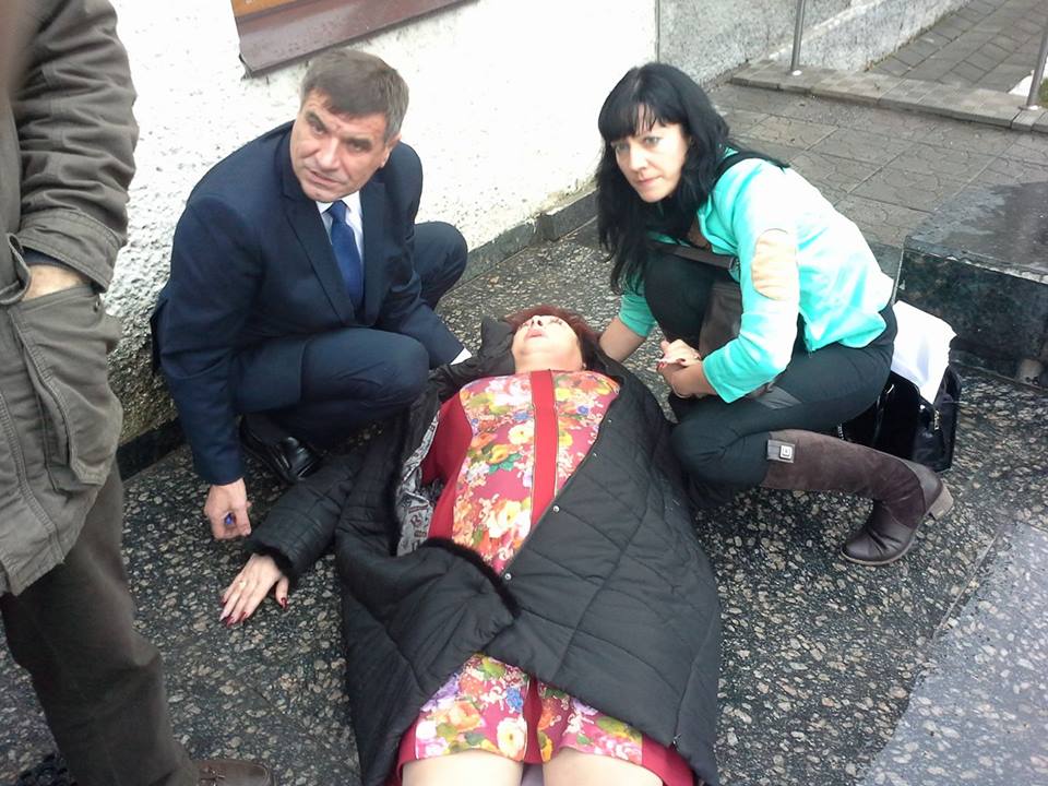 Депутатка зі Жмеринки, яка звинувачує колегу у побитті, готова знову голодувати