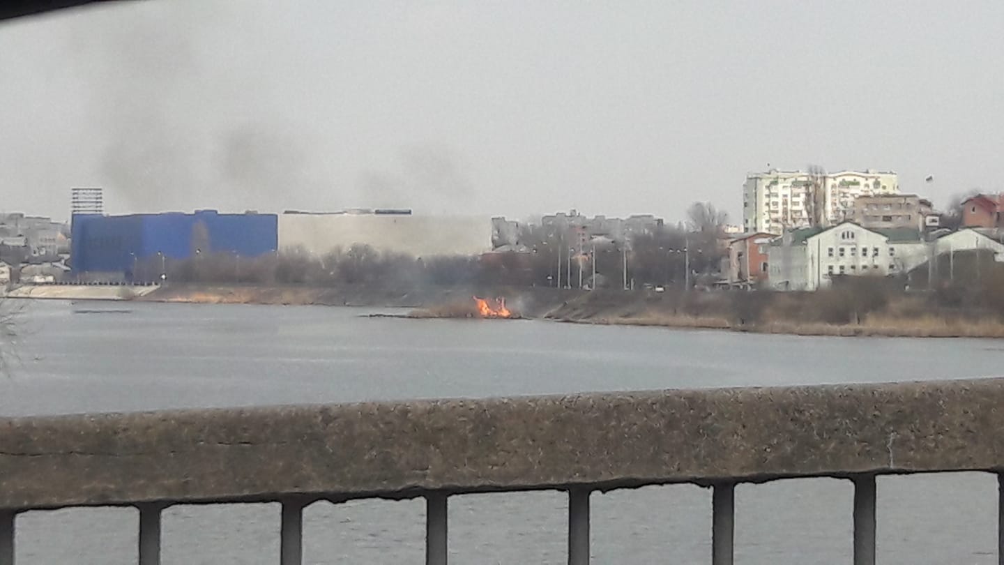 На Великдень у Вінниці горіли острів та береги… (відео)