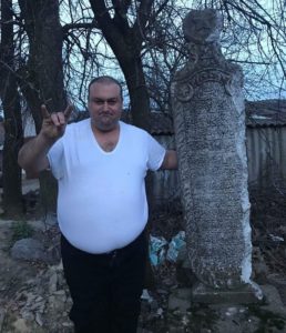 Турецький обеліск з білого мармуру знайшли у Стрижавці