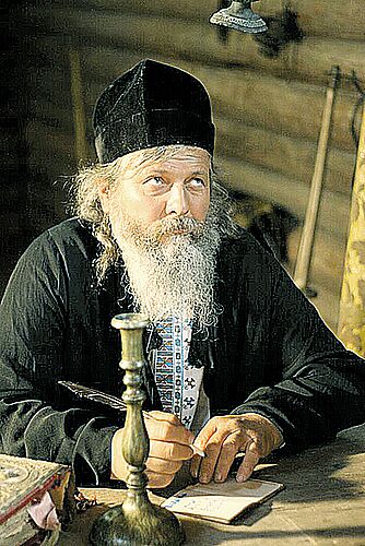 Митець Альошкін із Бука тинки у фільмі про «Чорного козака» зіграв батюшку