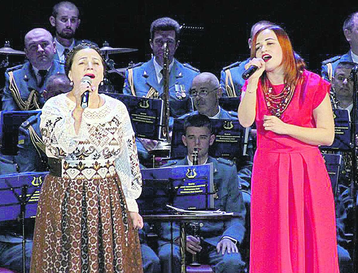 Ніна Матвієнко у Будинку офіцерів співала разом з улюбленою ученицею — вінничанкою Анною Лотиш