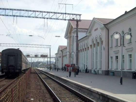 Які з 23 додаткових літніх поїздів зупинятимуться у Вінниці та Жмеринці?