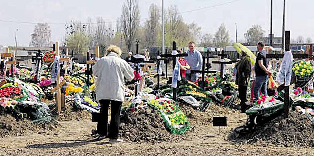 Проводи у перший день Трійці. Тисячі вінничан відвідали могили своїх рідних на П’ятничанах