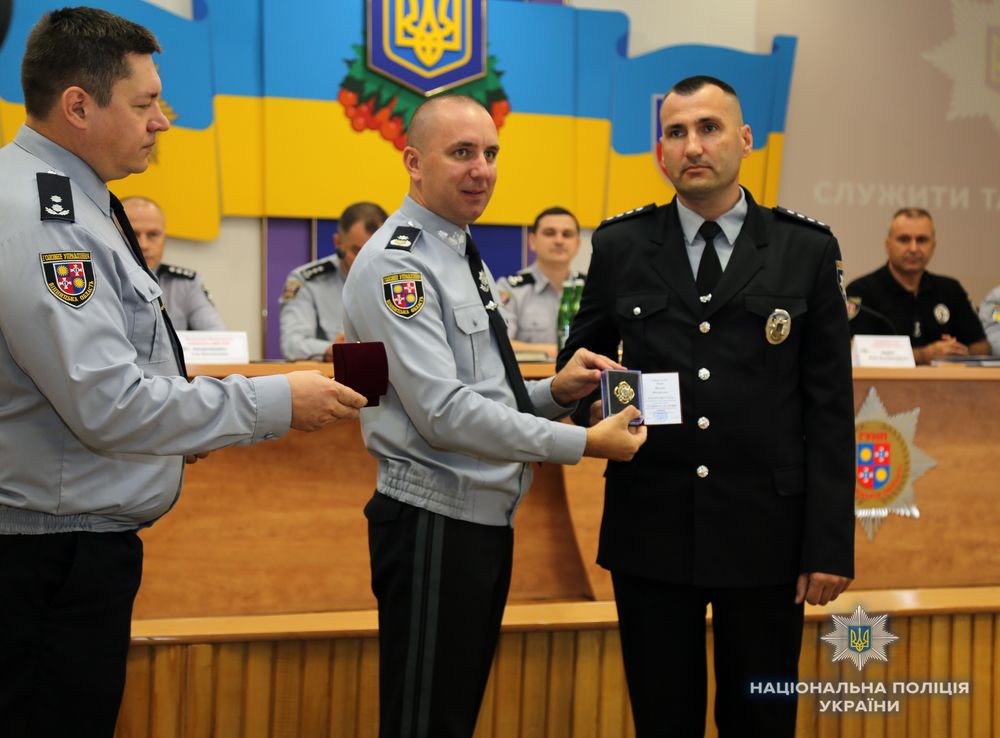 Нагородили поліцейських, які затримали бершадського “гранатометника”