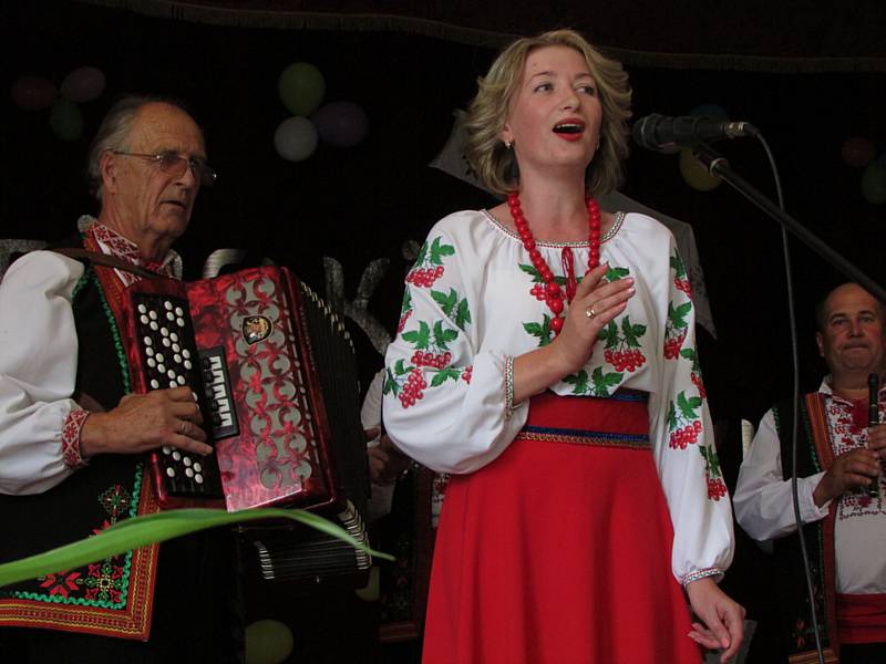 Українці співають цілий рік і цілий вік. Така у них вдача