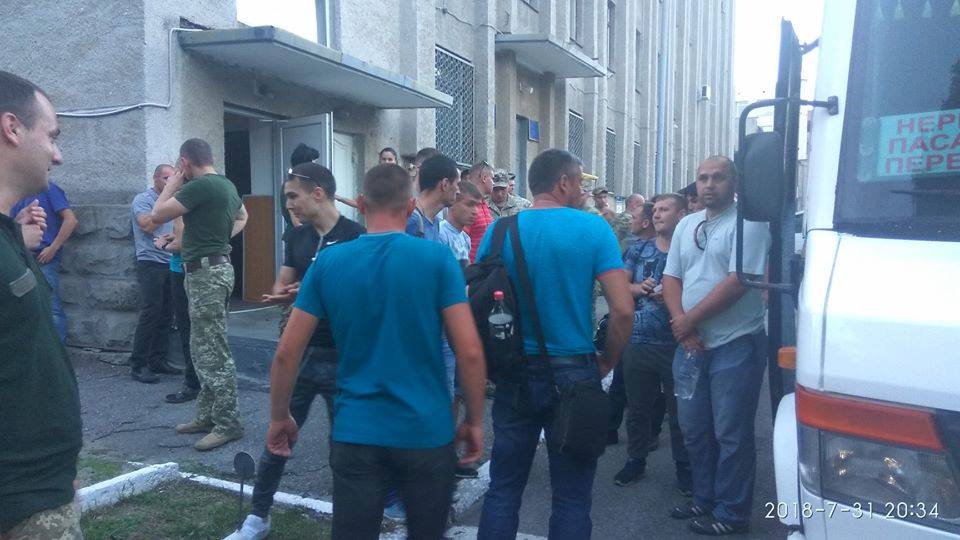 Вінничани продовжують підписувати контракти на військову службу