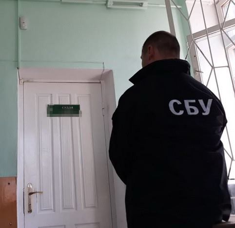 Суддю у одному із районів Вінниччини взяли на хабарі. Він вимагав 20 тисяч гривень