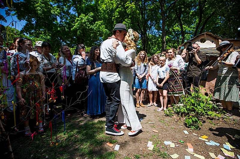 Мода на українські весілля у Канаді (відео)