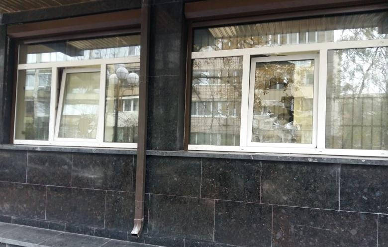 Вінничанин побив вікна у Генпрокуратурі