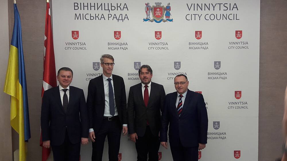 Представник МВФ в Україні у Вінниці зустрівся із мером, головою ОДА і 400 студентами медуніверу! Чому? (відео)