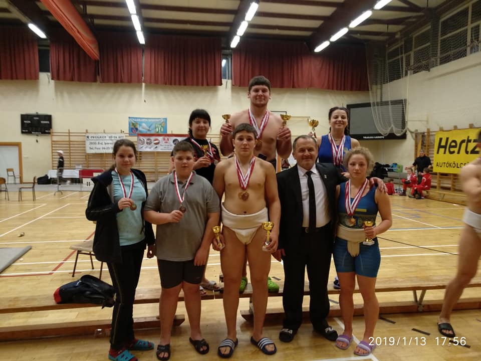 16 медалей в Угорщині завоювали сумоїсти з Вінниці
