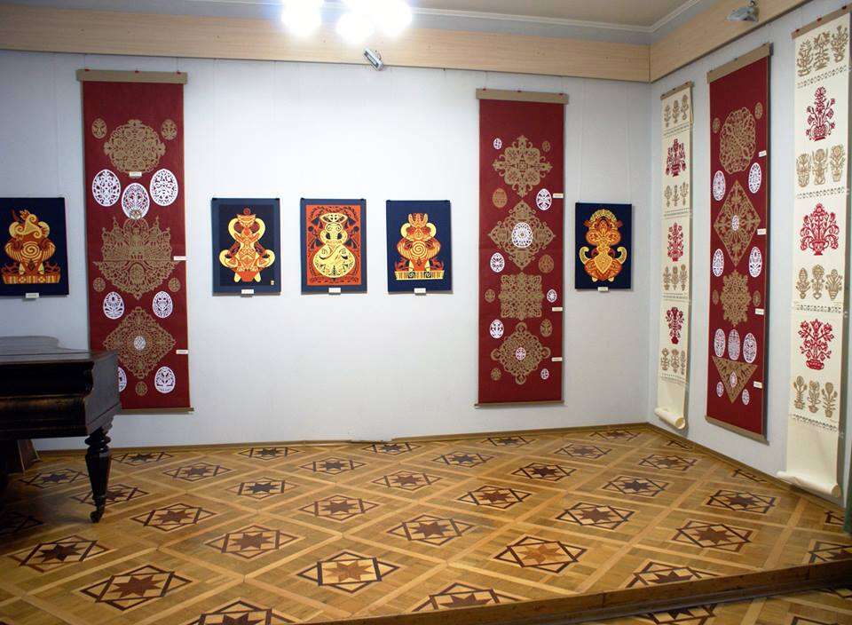 Унікальні витинанки представили у вінницькому музеї