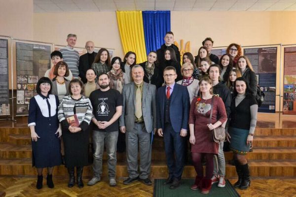 Унікальну виставку «Донбас:переPROчитання образу» відкрили у Вінниці