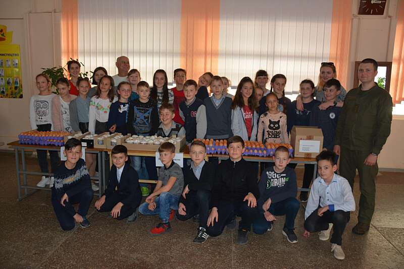 Діти та вчителі з Вінниці напекли нацгвардійцям паски
