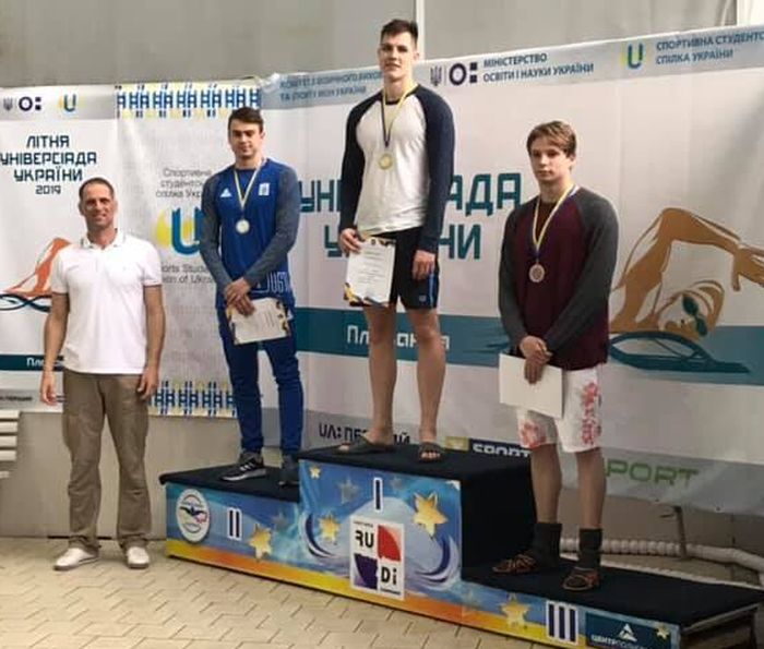 Олексій Хникін став чемпіоном XIV літньої універсіади України з плавання і увійшов до складу студентської збірної України