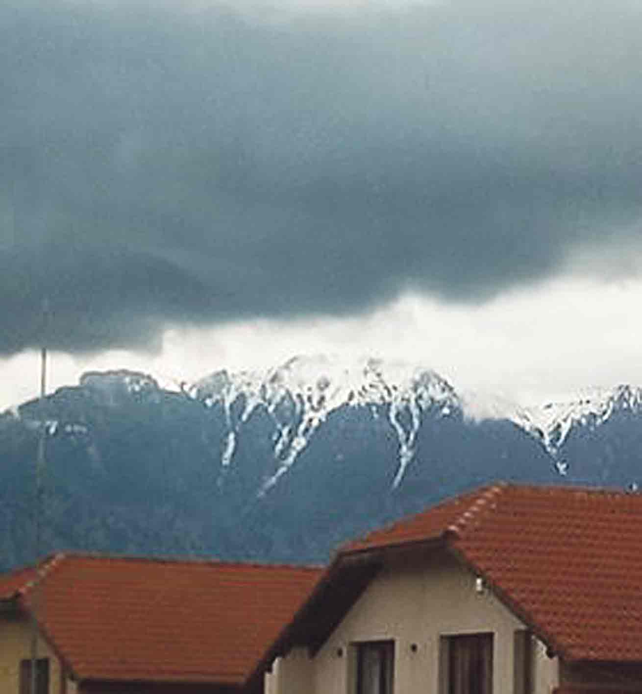 Румунський торнадо відступив, але дощі припиняться тільки наприкінці весни