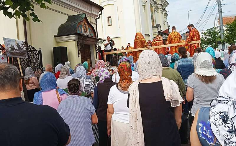 Священики московського патріархату в черговий раз прийшли під собор