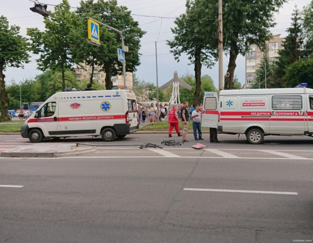 Швидка на Лісопарку на “зебрі” збила школярку (ОНОВЛЕНО) (відео)