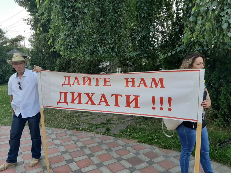 В суді захищається спиртзавод із Тростянця. Громада пікетувала засідання і хоче бути 3-ю особою в справі (відео)