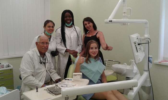 Стоматологи з Америки безкоштовно лікували зуби маленьким вінничанам