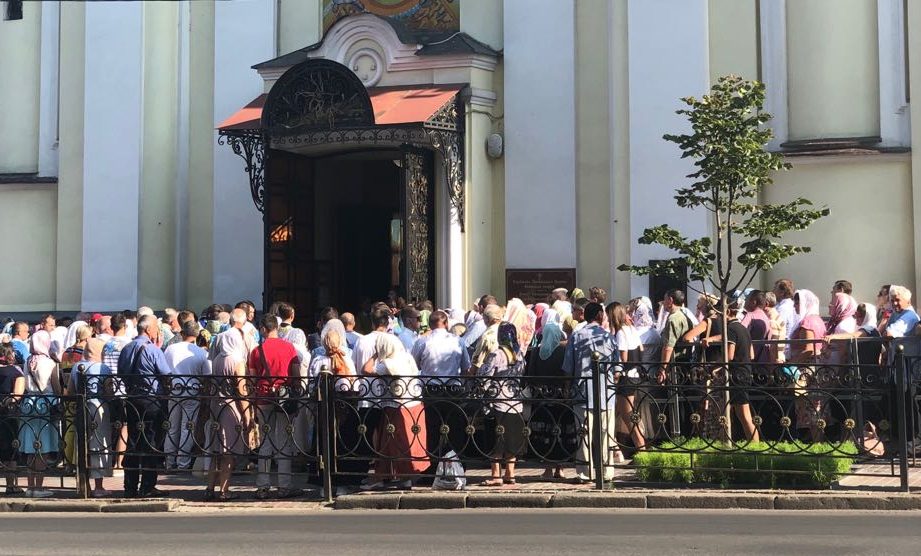 Московський патріархат знову привів священиків і віруючих під собор ПЦУ