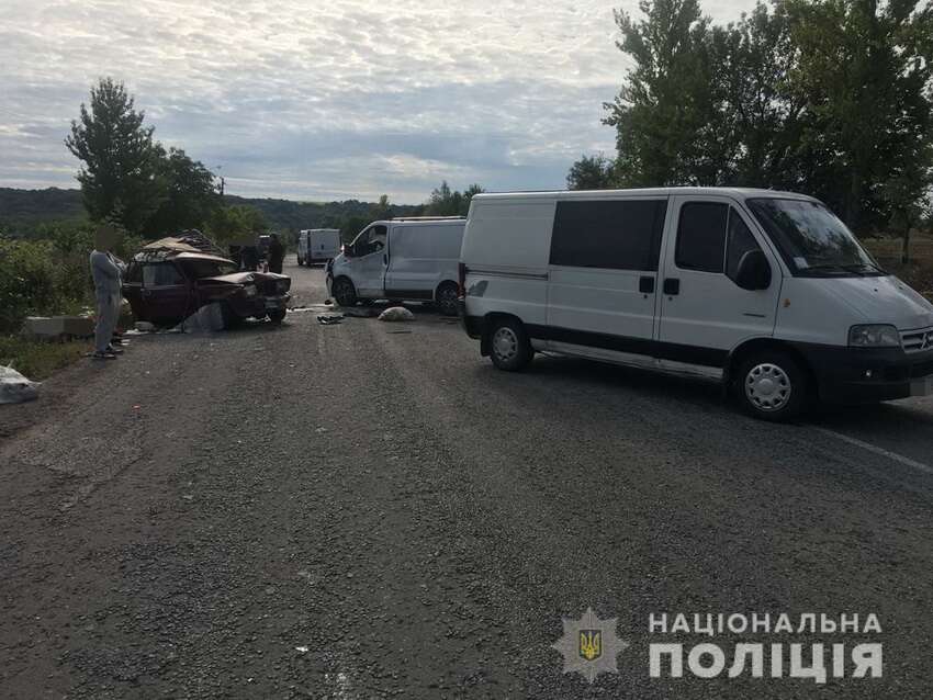 2 водії загинули на місці під Котюжанами під час наїзду буса «Рено Трафік»