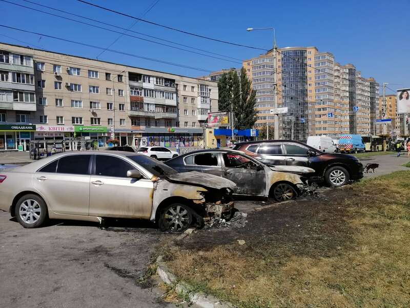Подружжю вінничан спалили дві машини?