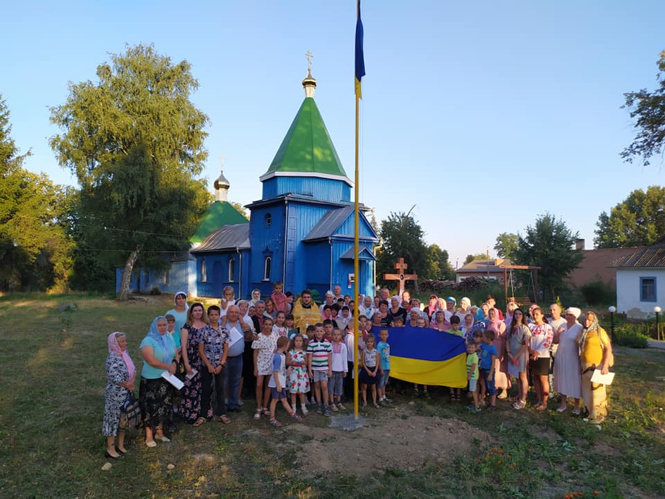 У Хижинцях знайшли крадія прапору України із храму ПЦУ