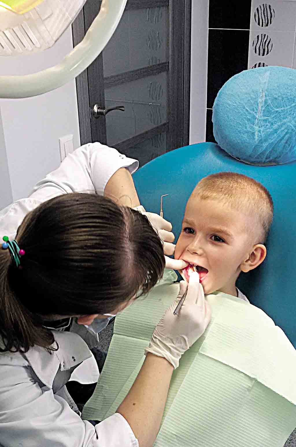Маша і Ведмідь допомагають лікувати дітям зуби