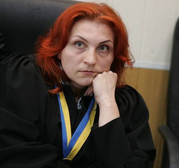 Одіозну суддю Ірину Курбатову, що посадила Хорта та Санчеса, президент повернув до міського суду Вінниці! (відео)