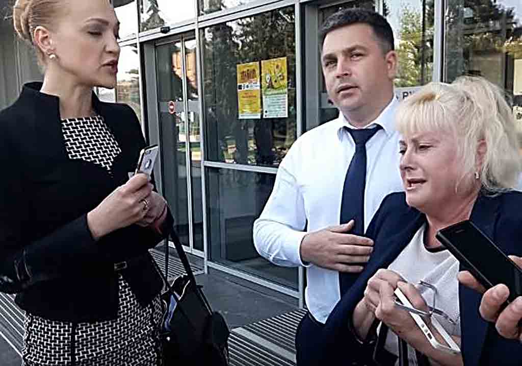 За бійку депутатці-опозиціонерці Ганні Давиденко присудили штраф. Вона вважає справу політичною та готує апеляцію. Каже, що побили її