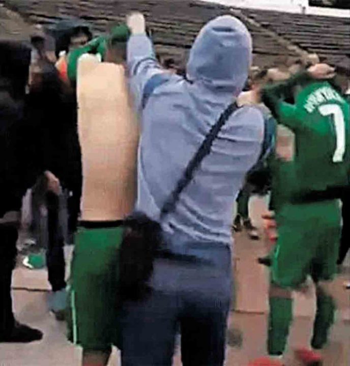 Чому фанати роздягнули вінницьких футболістів посеред поля?