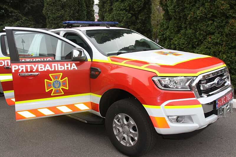 Спецавтомобіль “Форд” вінницьких рятувальників допомагатиме потерпілим у ДТП на немирівській трасі