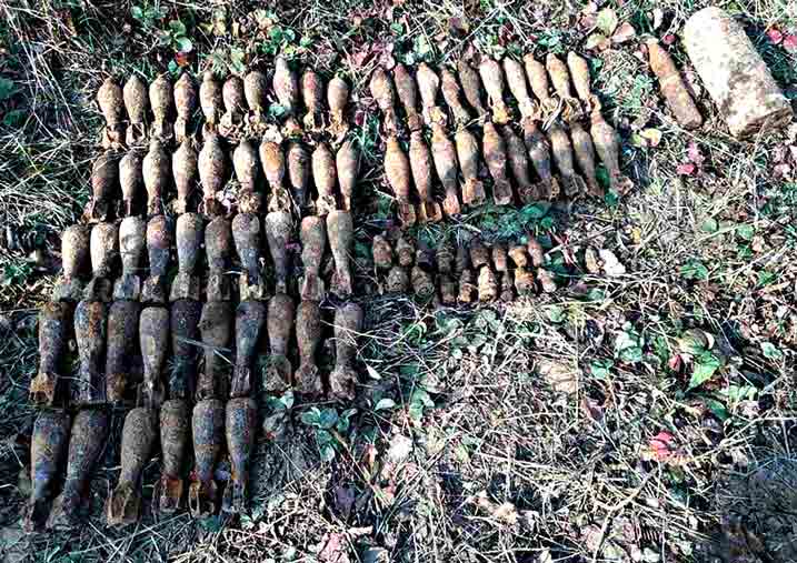 Арсенал боєприпасів на подвір’ї знайшли у Мурованокуриловецькому районі