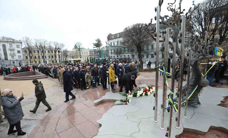 У Вінниці сьогодні три акції пам’яті Майдану – влада, майданівці та порохоботи! На 10-у, 17 і 19 години, бо кожен пам’ятає свій Майдан? (відео)