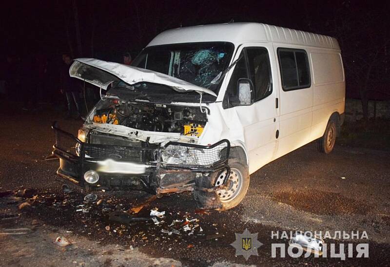 Мікроавтобус та легковик зіткнулись у Могилів-Подільському районі. Загинув водій легковика