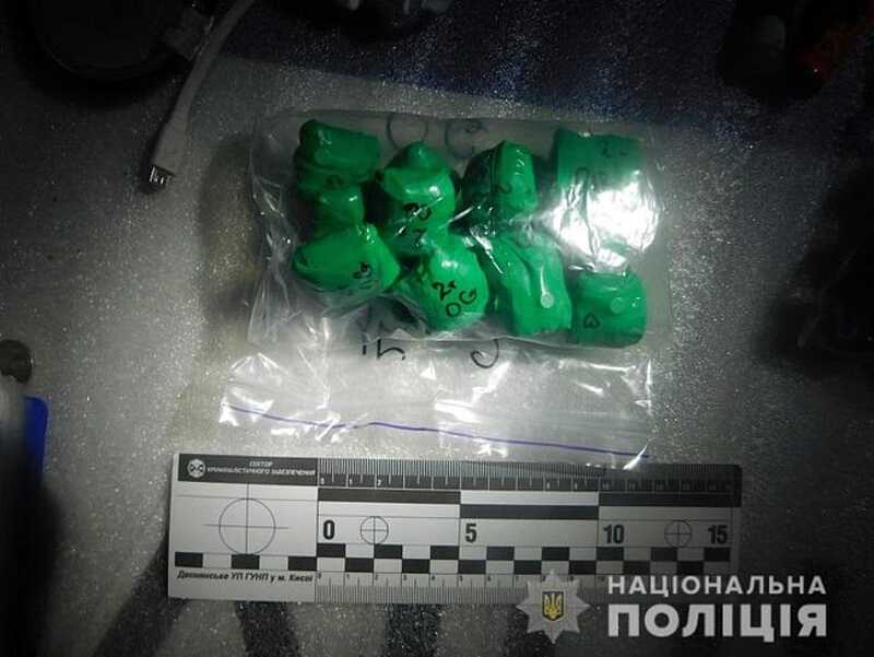 55 пакетиків з марихуаною та екстазі знайшли у вінницької студентки