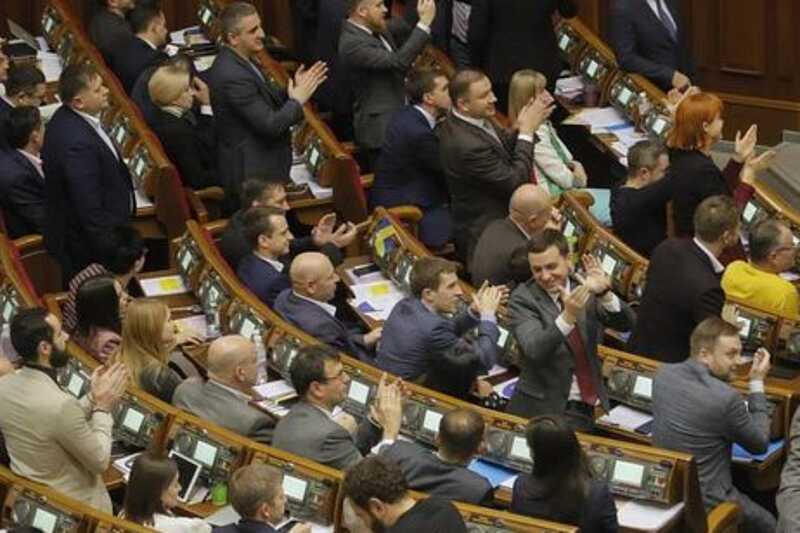 КСУ визнав конституційним законопроект про зменшення кількості народних депутатів