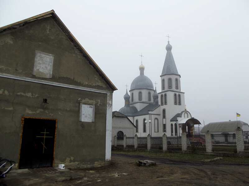 А російська церква з-за паркану погрожує ПЦУ виселенням (лист)